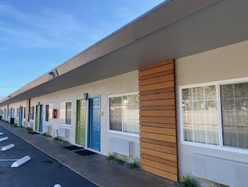 super 8 by wyndham monterey