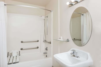 super 8 by wyndham monterey