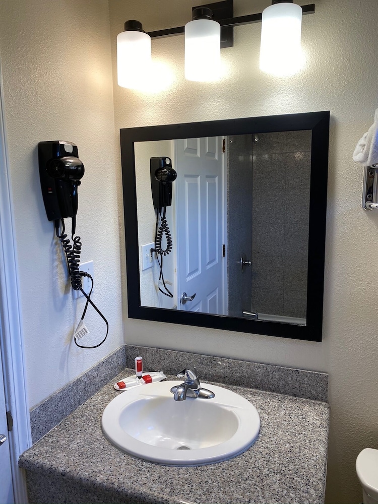 super 8 by wyndham monterey