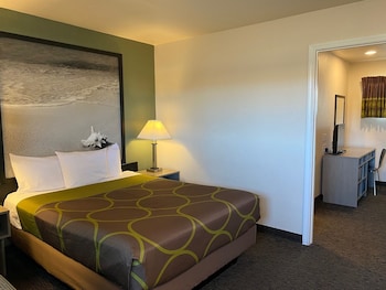 super 8 by wyndham monterey