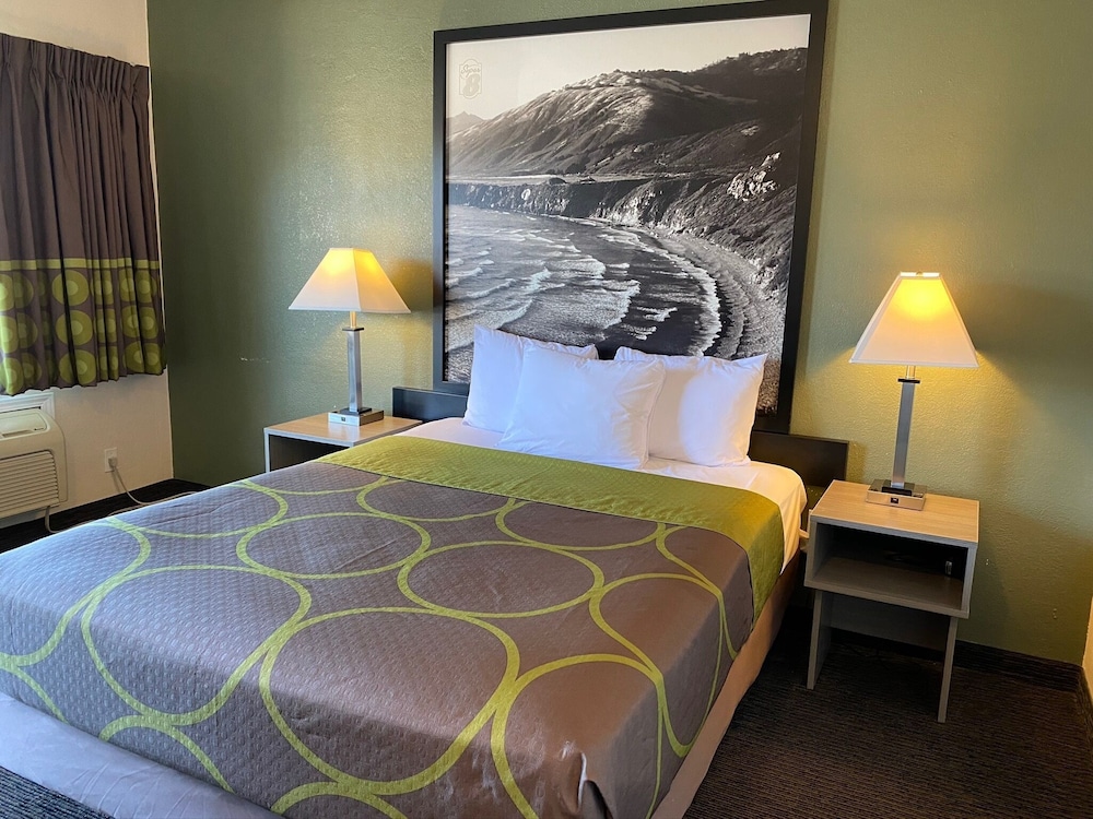 super 8 by wyndham monterey