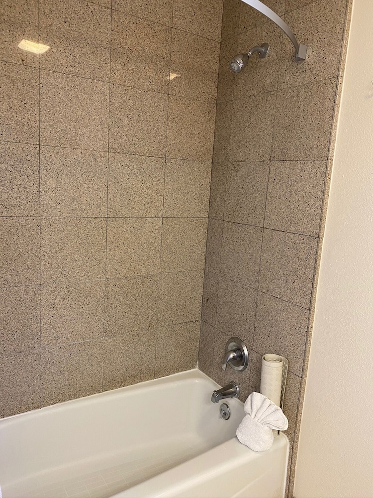 super 8 by wyndham monterey