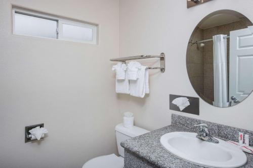 super 8 by wyndham monterey