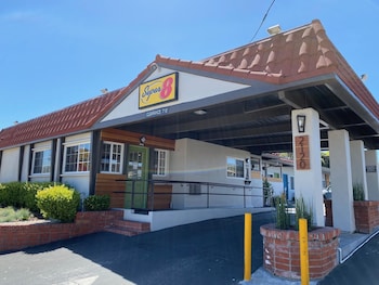 Super 8 By Wyndham Monterey,California>>Monterey,2 star