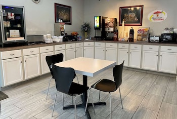 Super 8 By Wyndham Bloomington University Area,Indiana>>Bloomington,2 star