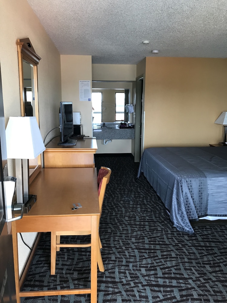 carolina inn and suites of lake norman