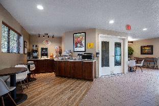 super 8 by wyndham st regis