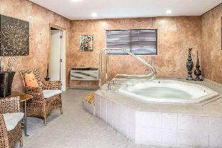 super 8 by wyndham st regis