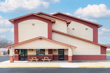 Super 8 By Wyndham Waynesburg,Franklin Township>>Bentleyville,2 star