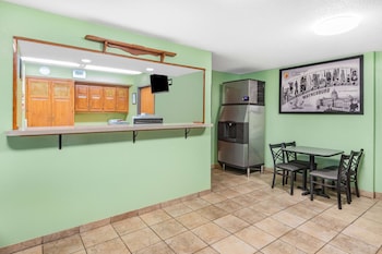 Super 8 By Wyndham Waynesburg,Franklin Township>>Bentleyville,2 star
