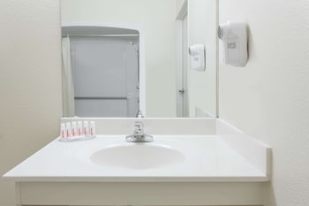 super 8 by wyndham wheatland wyoming