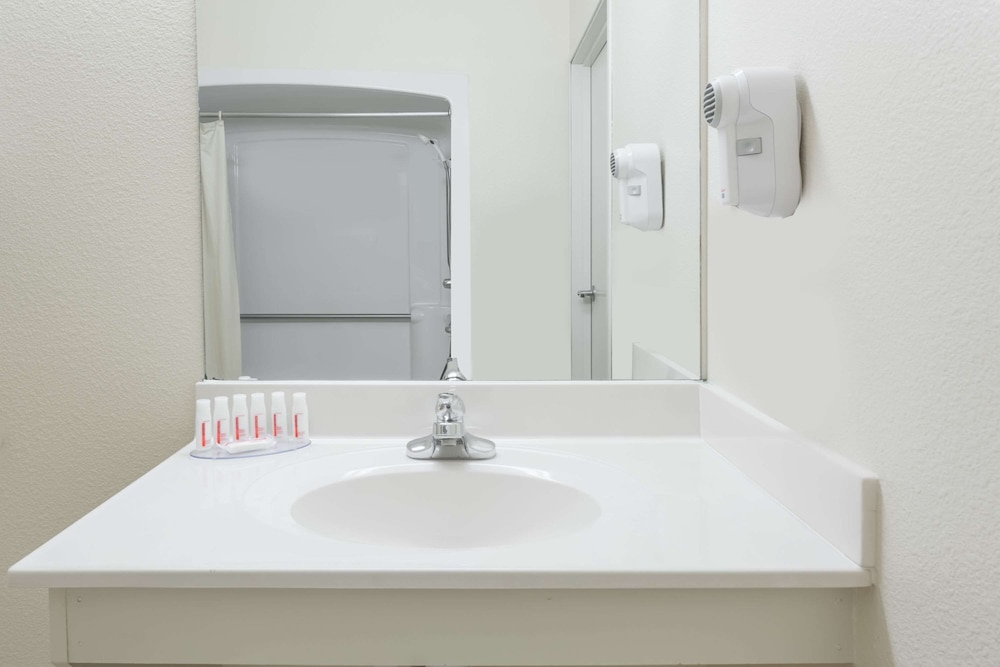 super 8 by wyndham wheatland wyoming