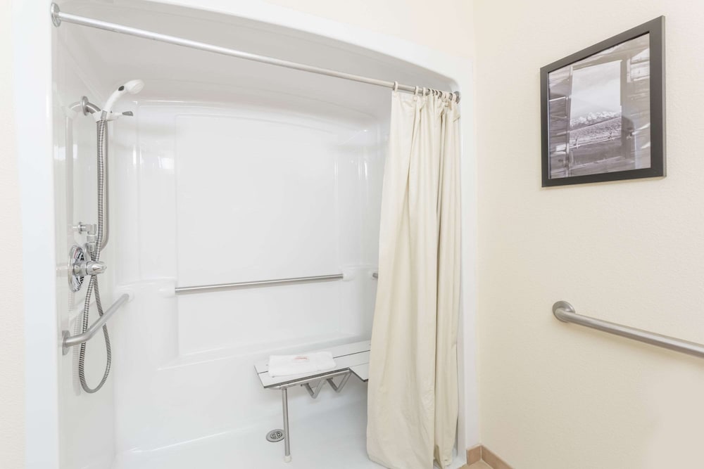 super 8 by wyndham wheatland wyoming