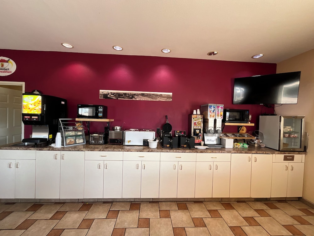 super 8 by wyndham wheatland wyoming