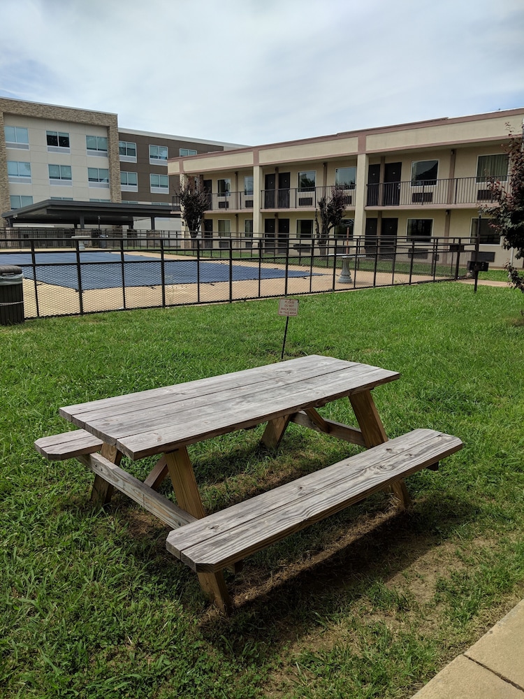 super 8 by wyndham williamsburg