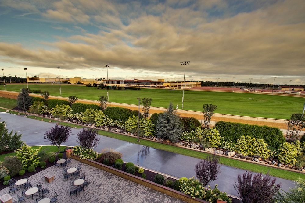 the inn at charles town hollywood casino