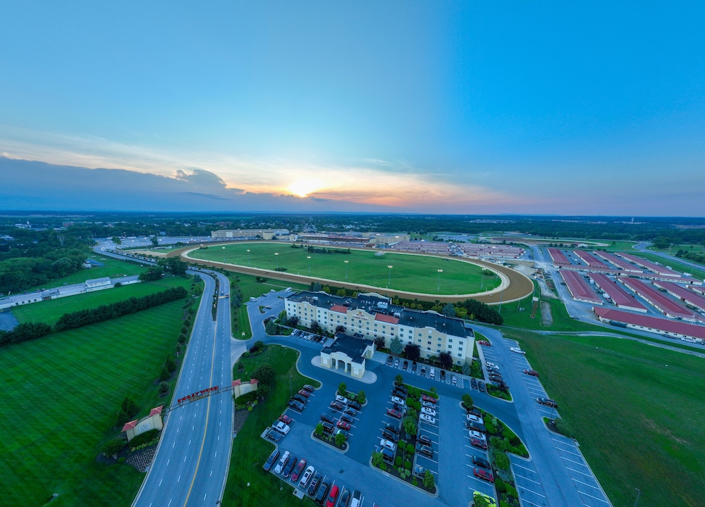 the inn at charles town hollywood casino