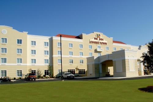 the inn at charles town hollywood casino