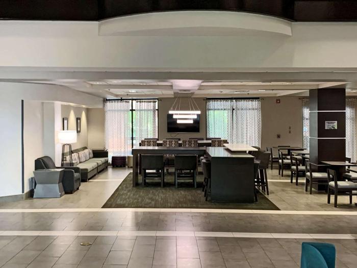 comfort inn and suites columbus north