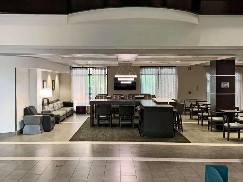 comfort inn and suites columbus north