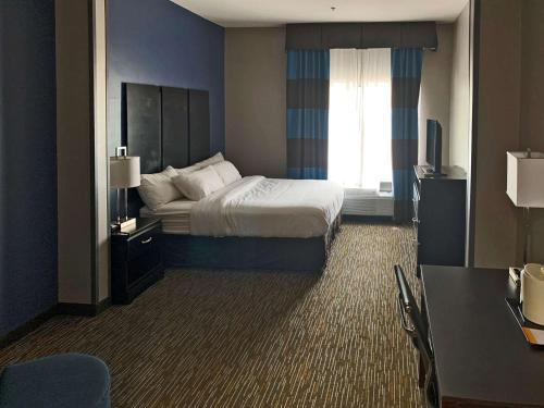 comfort inn and suites columbus north