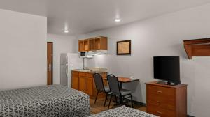 woodspring suites evansville east