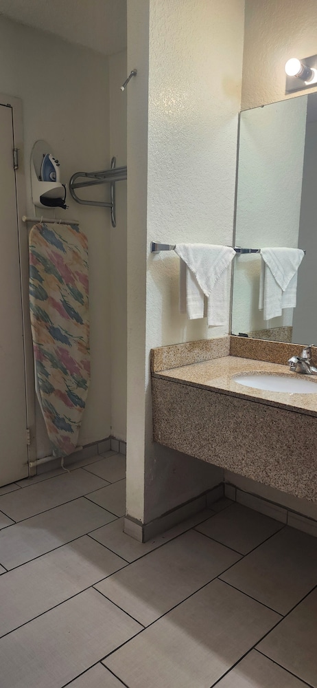 river valley inn and suites by belvilla