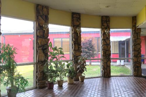 river valley inn and suites by belvilla