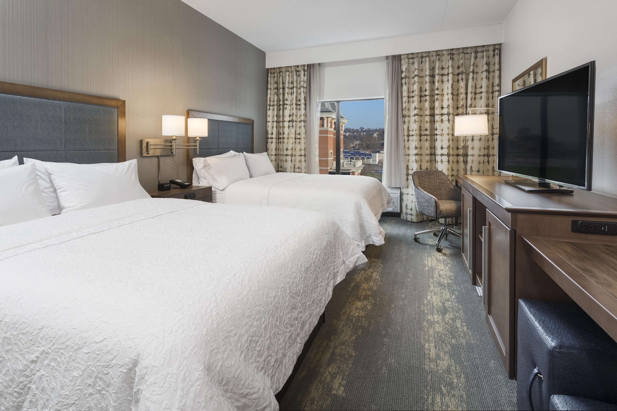 hampton inn and suites newport cincinnati