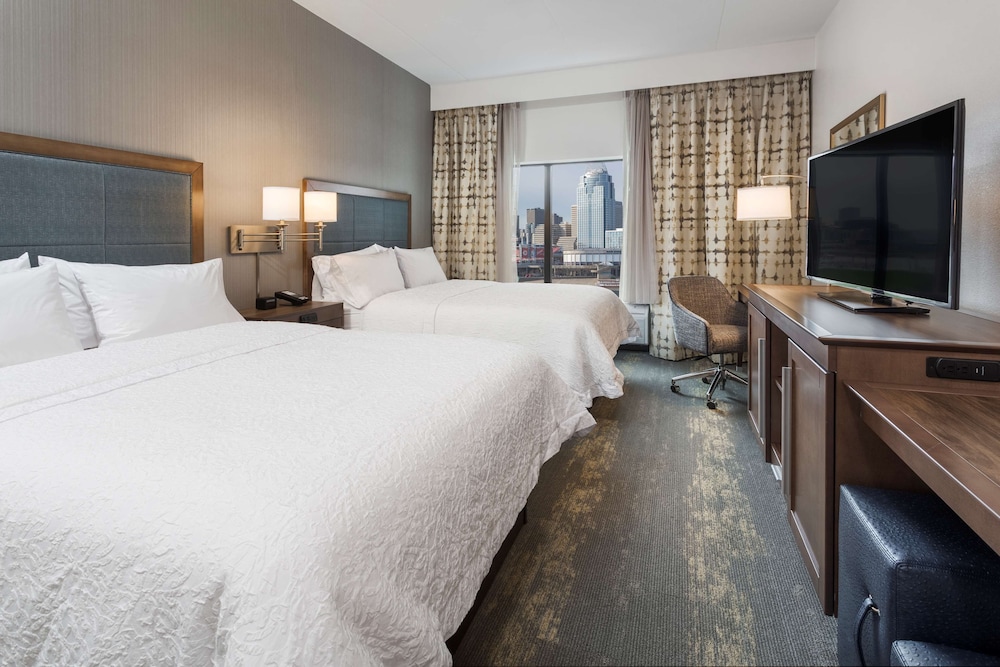 hampton inn and suites newport cincinnati
