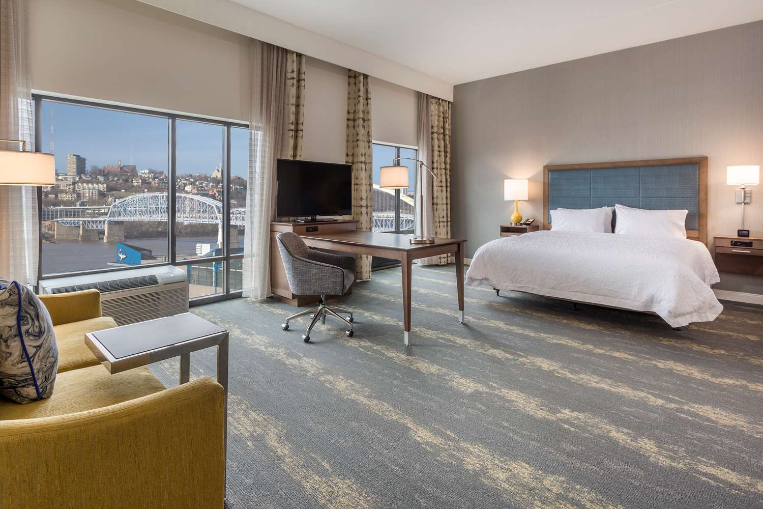 hampton inn and suites newport cincinnati