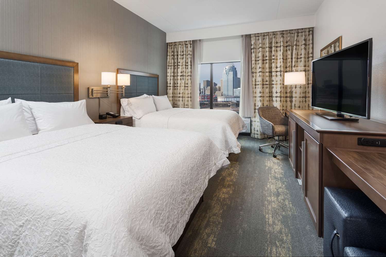 hampton inn and suites newport cincinnati