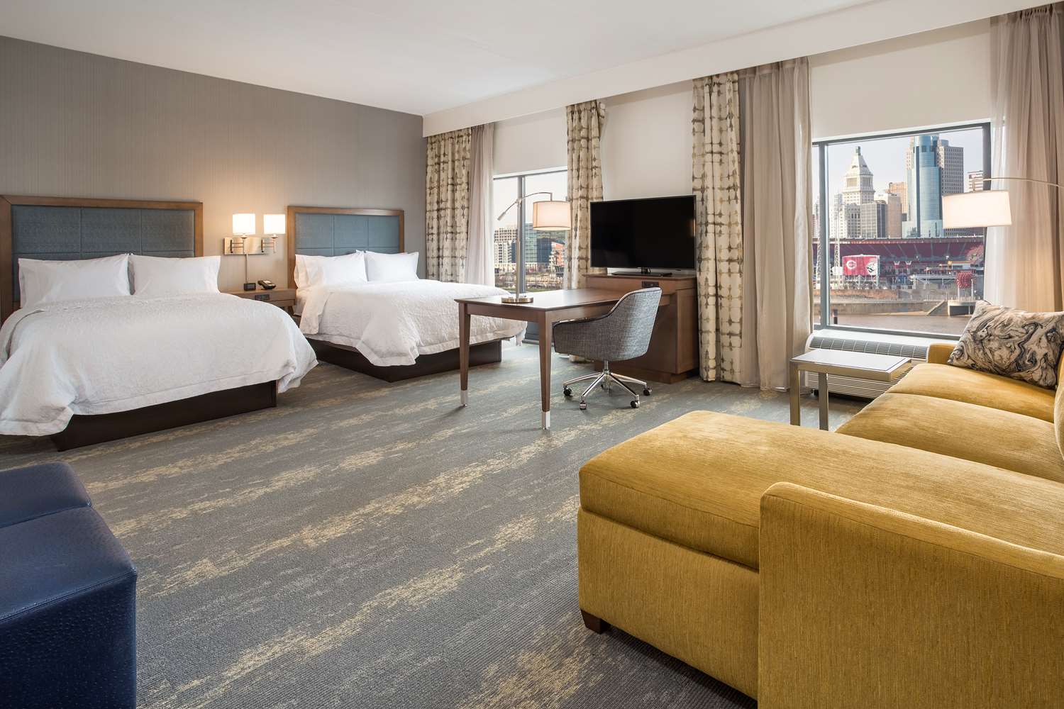 hampton inn and suites newport cincinnati