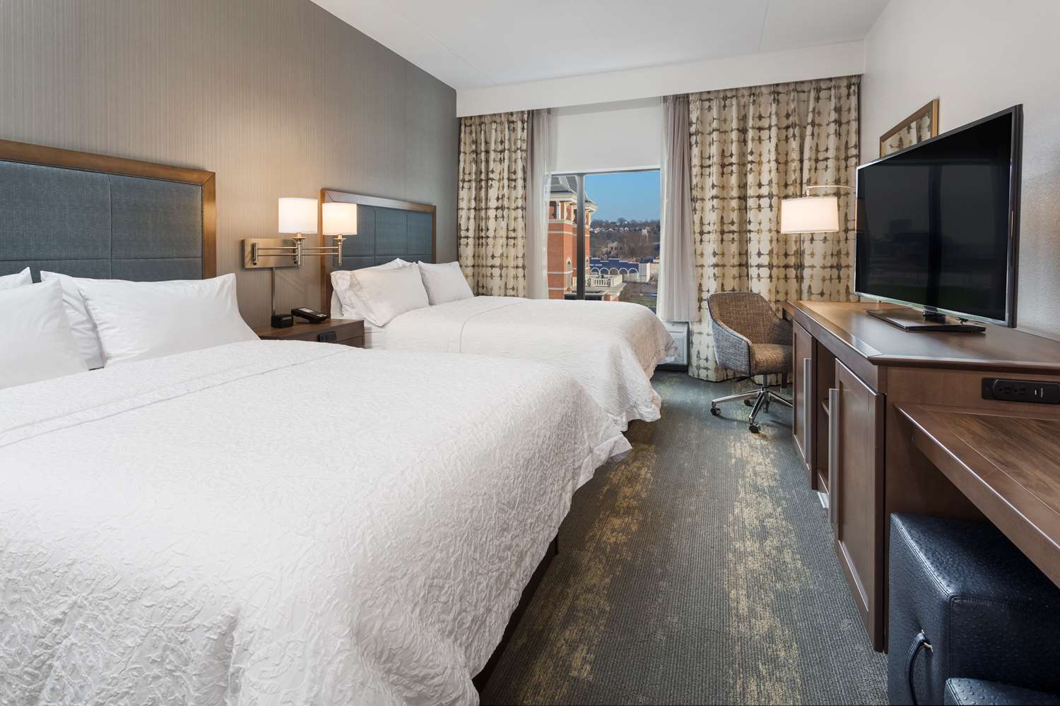 hampton inn and suites newport cincinnati