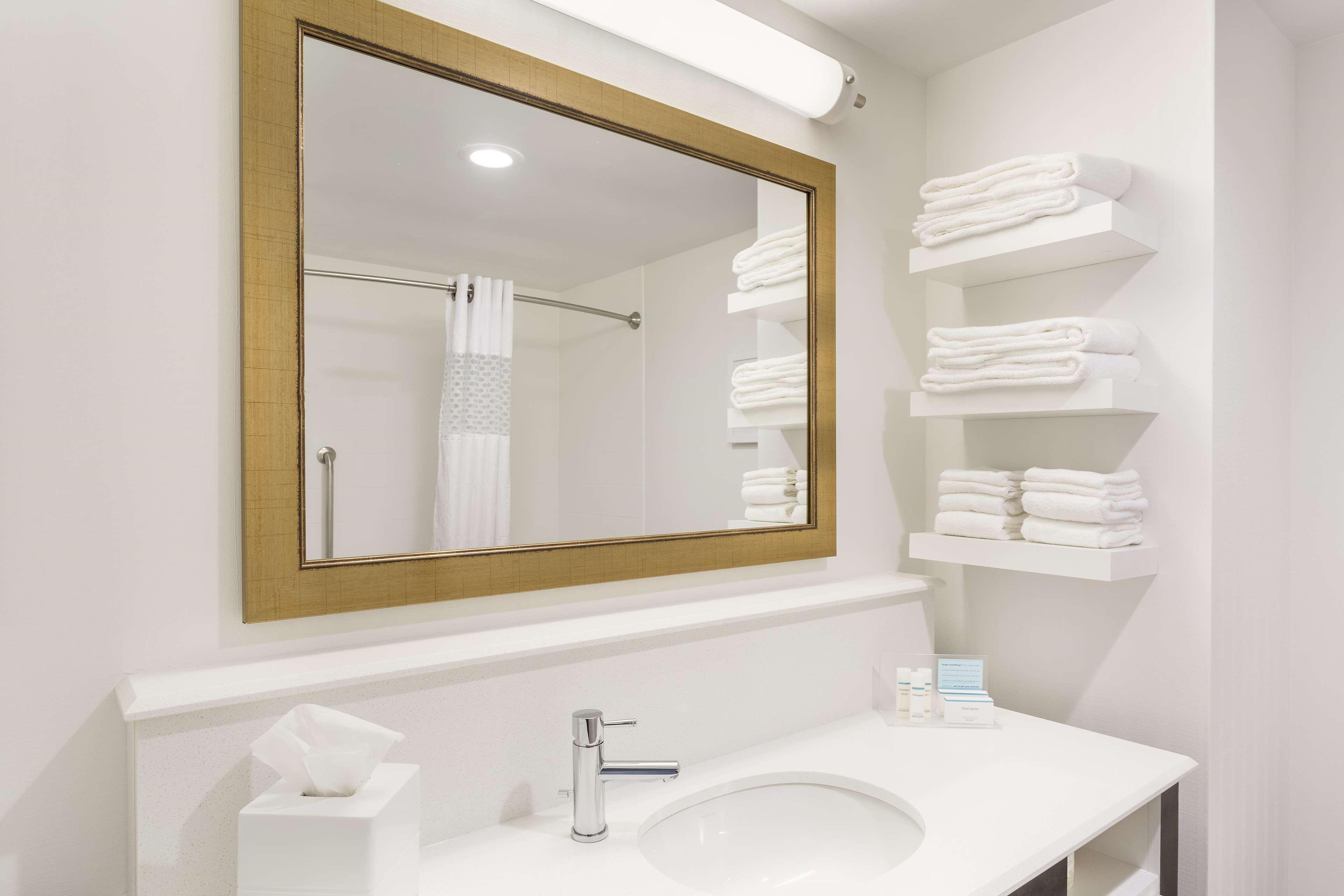 hampton inn and suites newport cincinnati