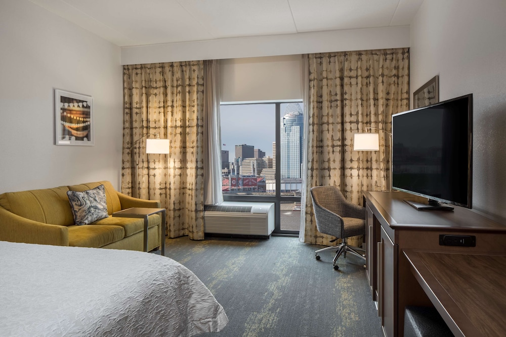 hampton inn and suites newport cincinnati