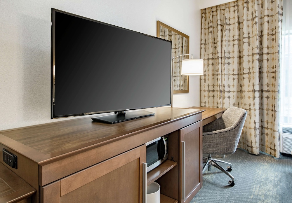 hampton inn and suites newport cincinnati