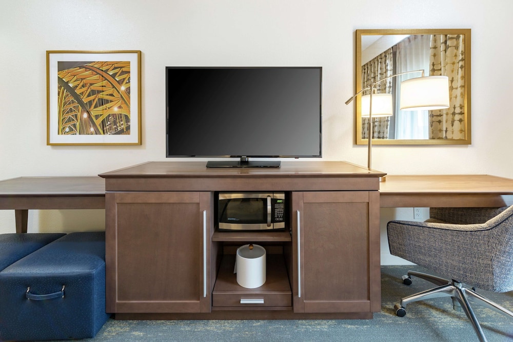 hampton inn and suites newport cincinnati