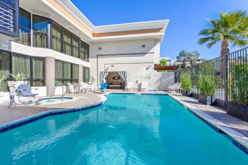 holiday inn express newport beach by ihg