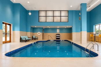 Holiday Inn Express Hotel & Suites Niagara Falls By Ihg,Niagara Falls>>Niagara County,3 star