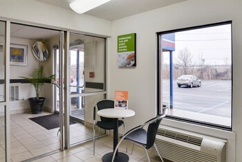 Motel 6 Toledo, Oh,Near Maumee Antique Mall,2 star