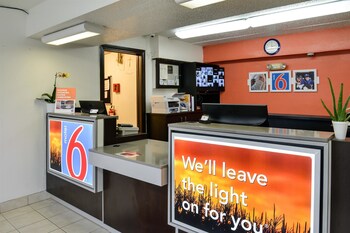 Motel 6 Toledo, Oh,Near Maumee Antique Mall,2 star