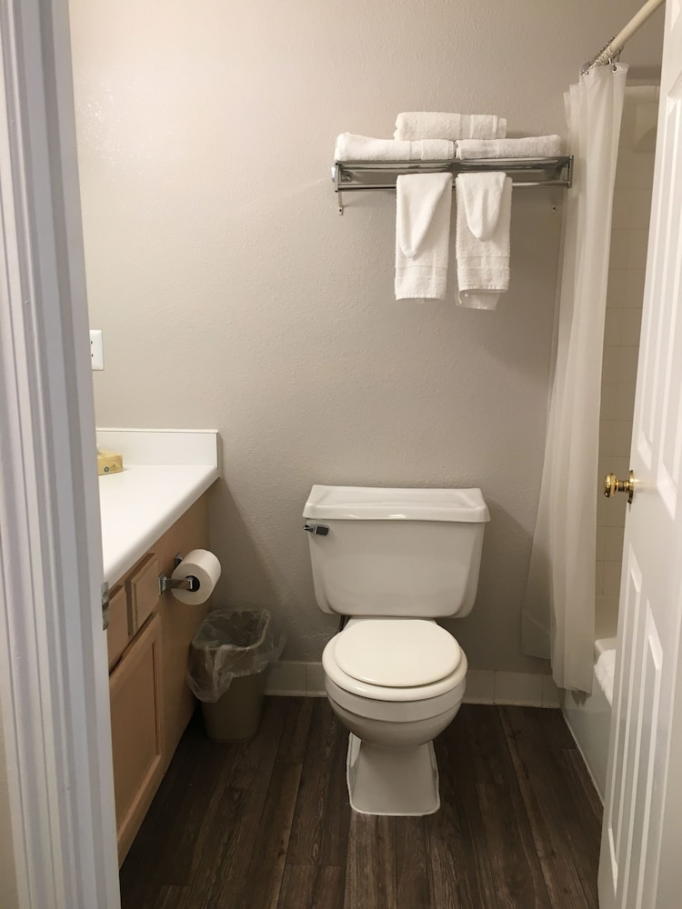 ambassador inn and suites