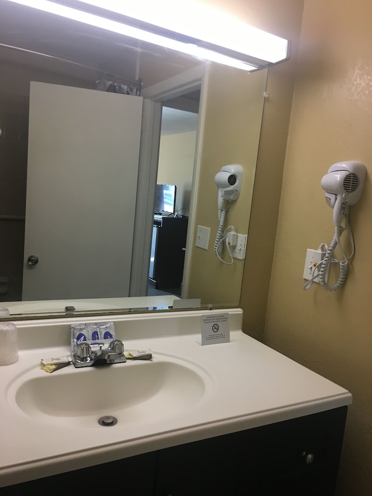 ambassador inn and suites