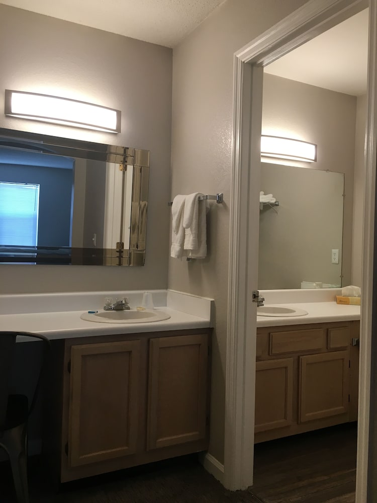 ambassador inn and suites