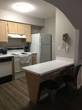 ambassador inn and suites