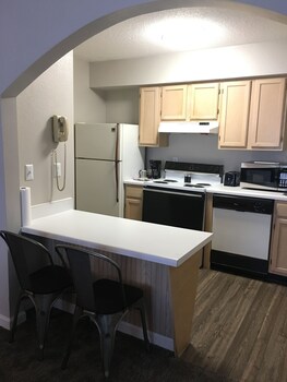 ambassador inn and suites