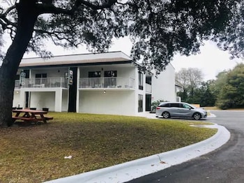 days inn by wyndham eglin afb