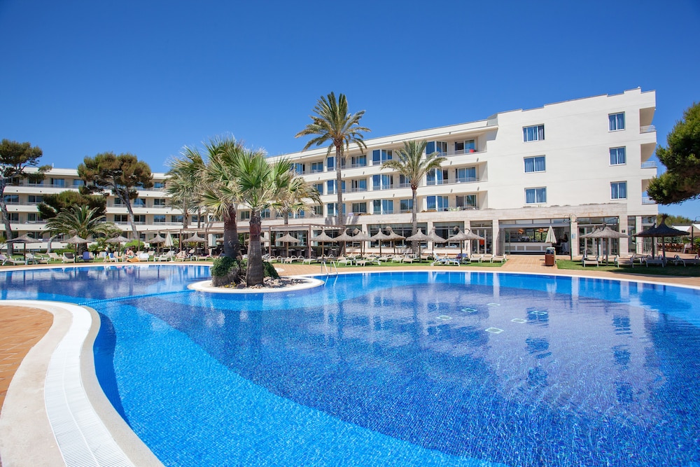 grupotel natura playa