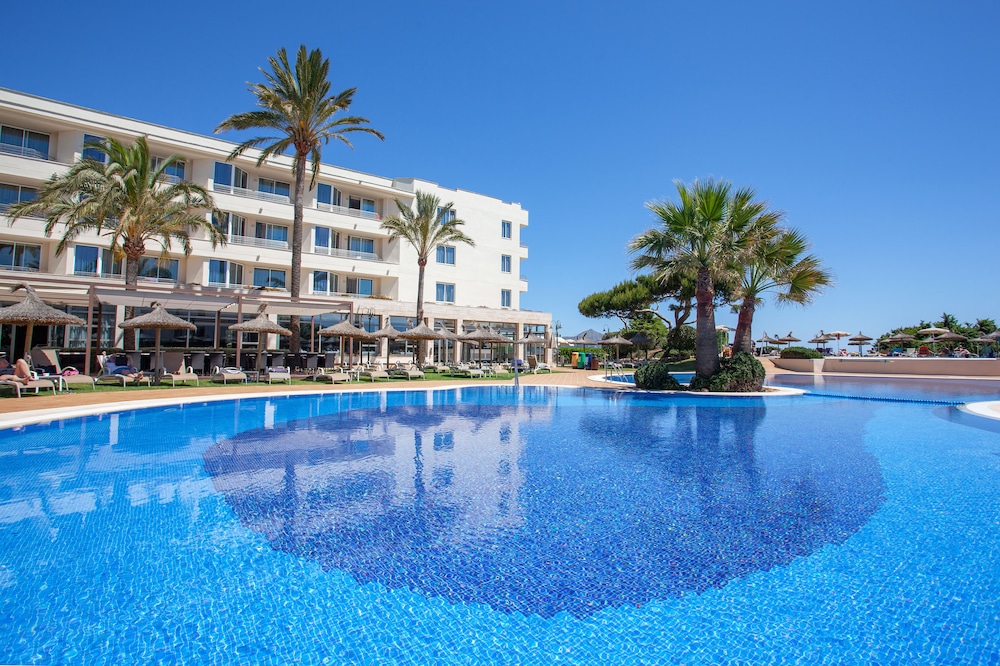 grupotel natura playa